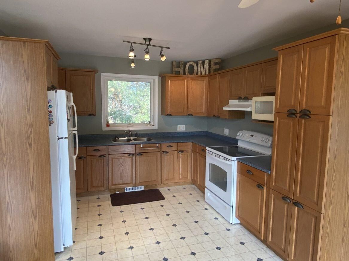 101077 11 Highway, Manitoba R0E 1A0, 3 Bedrooms Bedrooms, ,2 BathroomsBathrooms,Residential,Sold,1175 101077 11 Highway, Manitoba R0E 1A0, 3 Bedrooms Bedrooms, ,2 BathroomsBathrooms,Residential,Sold,1175