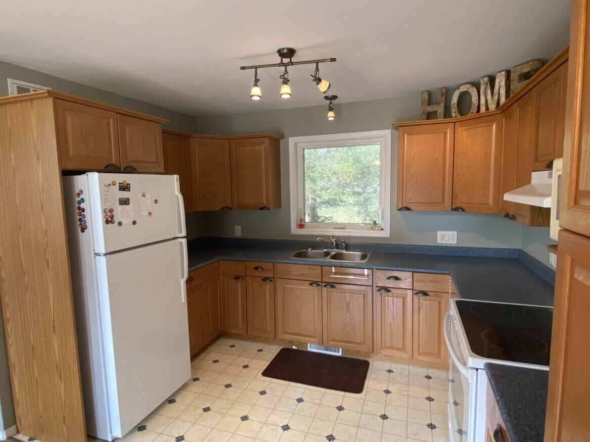 101077 11 Highway, Manitoba R0E 1A0, 3 Bedrooms Bedrooms, ,2 BathroomsBathrooms,Residential,Sold,1175 101077 11 Highway, Manitoba R0E 1A0, 3 Bedrooms Bedrooms, ,2 BathroomsBathrooms,Residential,Sold,1175